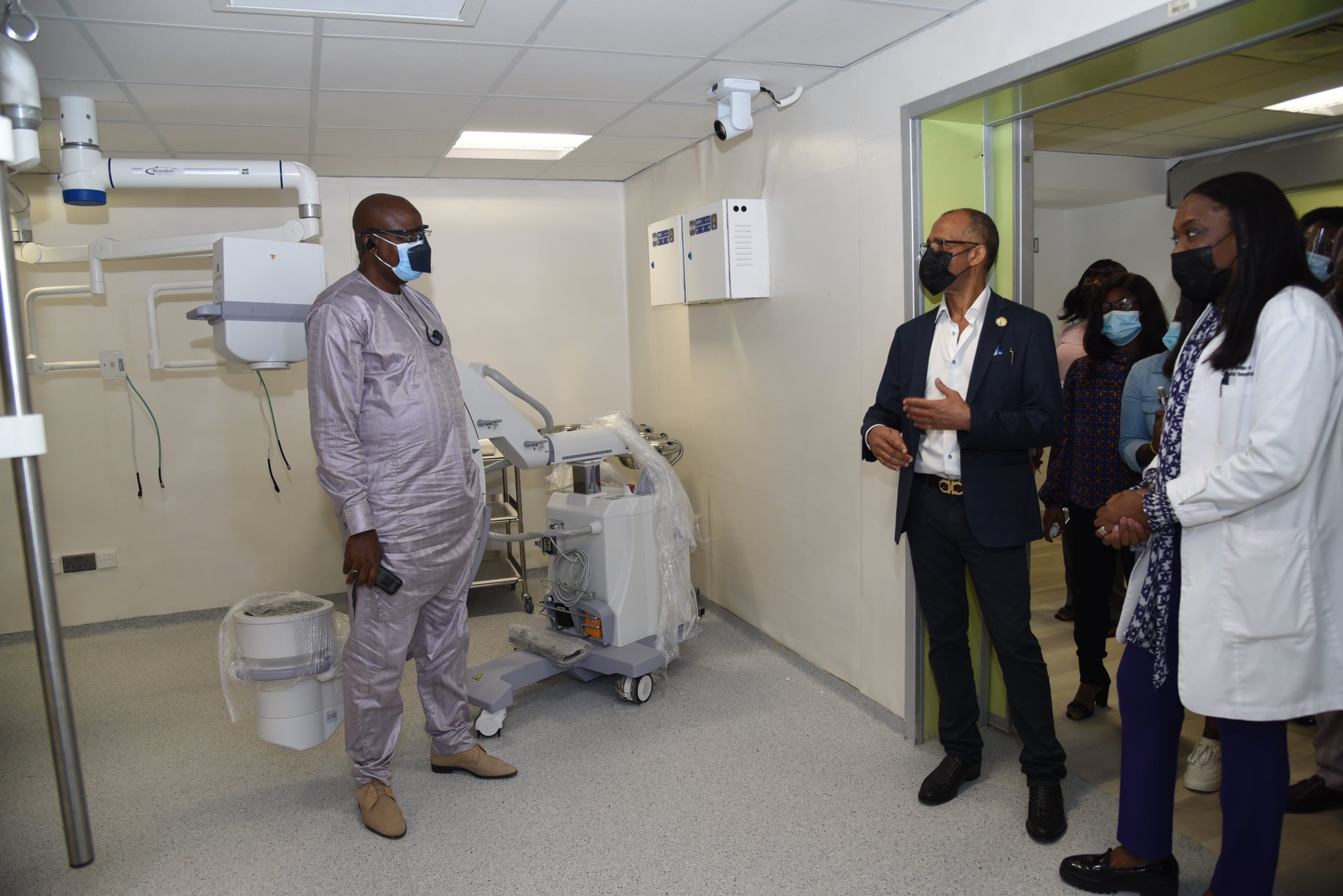 LSMOH on Twitter: "Joined by other senior managers, Dr Elebute-Odunssi  ushered @ProfAkinAbayomi on a tour of different sections of the fit for  purpose Specialist Centre including the outpatient clinics, Chemotherapy  session, Laboratory,