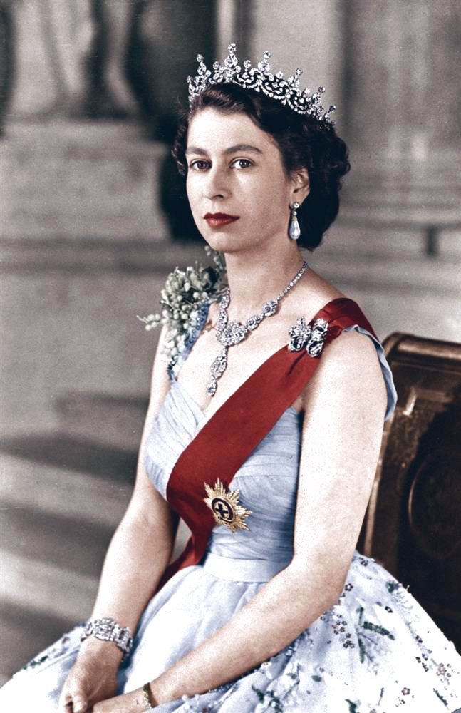 IsabelleRivere's tweet photo. Aujourd’hui, le règne d’Elizabeth II entre dans sa 70e année. #LaPlusGrandeReineDuMondeUnPointCestTout @RoyalFamily https://t.co/S2yUlc1MVt