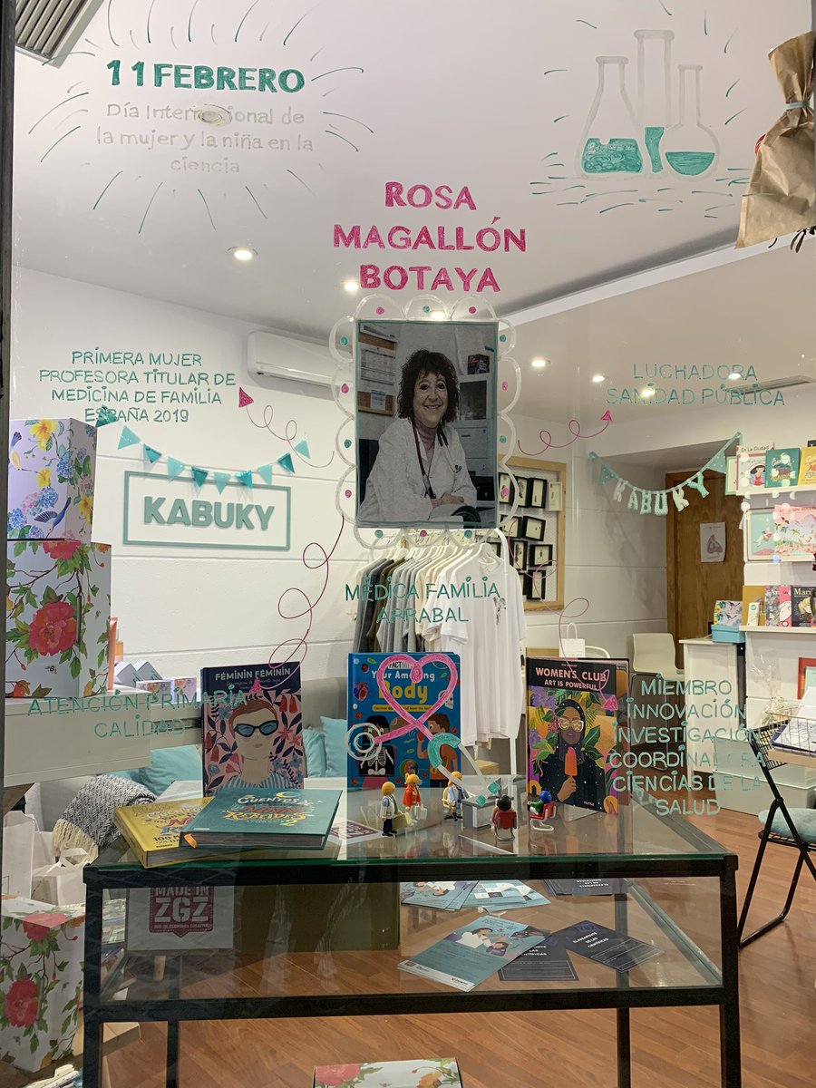 KabukyShop's tweet photo. Y aquí mi escaparate de este año #11f ,dedicado a @rosamagallonBup, 
Médica de familia en el Arrabal, mujer muy comprometida con su profesión, luchadora incansable por una sanidad pública de calidad. Profesora de la universidad desde 1999 y un largo ect. #escaparates11f https://t.co/v5NfJw5Itg