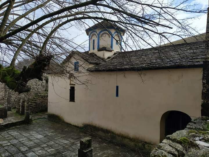 Manastiri i Dhuvjanit, ose i njohur ndryshe si Manastiri i Shën Qirjakut dhe Julitës-Dhuvjan Dropull
Një manastir nga periudha bizantine i shekullit të 6-te, i restauruar në vitet 60 dhe i listuar si monument kulture.

📸#VisitGjirokastra