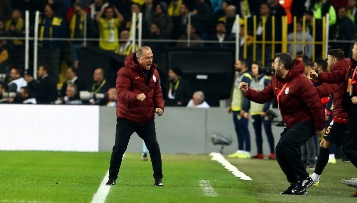 BirOmurShow__'s tweet photo. HAYDİ ASLANIM ÖYLE BİR KÜKREKİ, GÖKTE UÇAN TEK BİR KANATLI KUŞ KALMASIN ❤️💛❤️💛
#BugünGünlerdenGALATASARAY https://t.co/JE8bmdrZAc