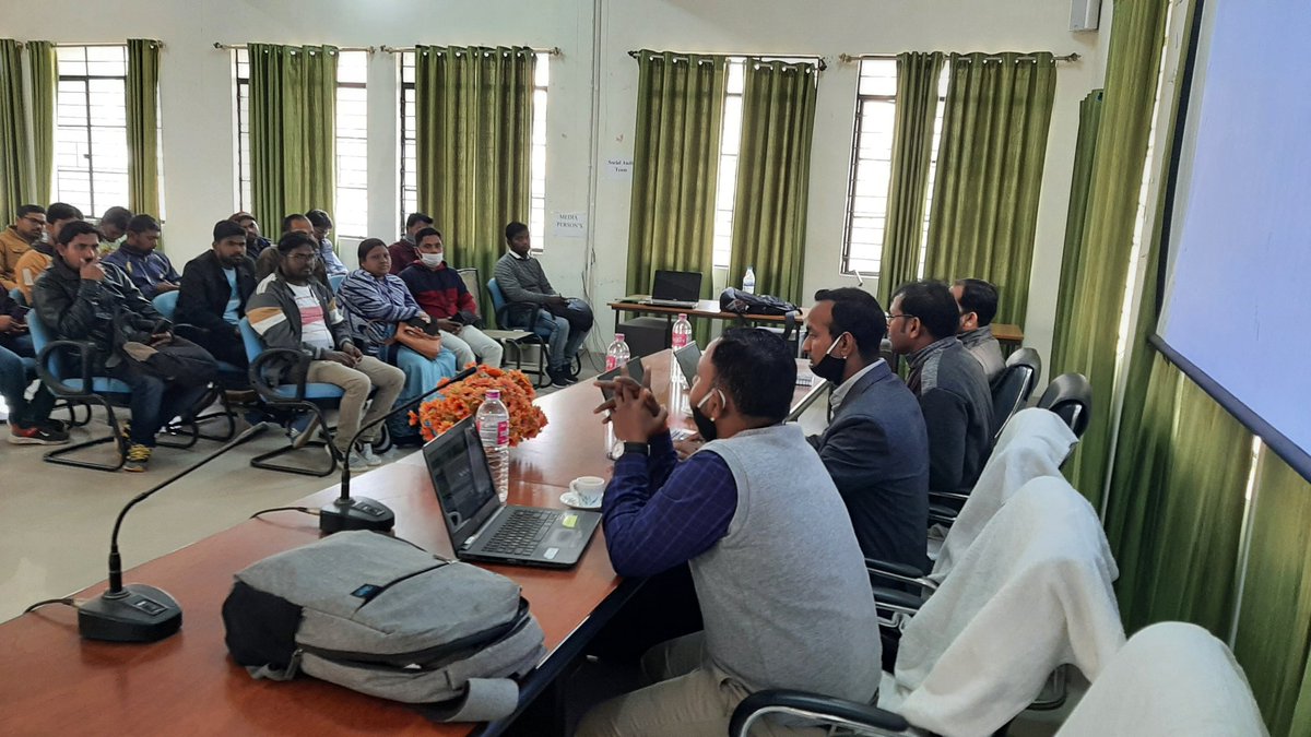 dpksharma104's tweet photo. PMGDISHA, Tele-Law, Grameen e- store &amp; other education services training session at Khunti District Jharkhand.
@dintya15 @subodhmishracsc @PatankarRishi @anupam7773 @l_Smrity @VishvomTyagi @Surbhi_Work @PMGDISHA https://t.co/MjBqjKaGei @CSCJharkhand https://t.co/cKI77GxmmO https://t.co/UAmYnGEB9q