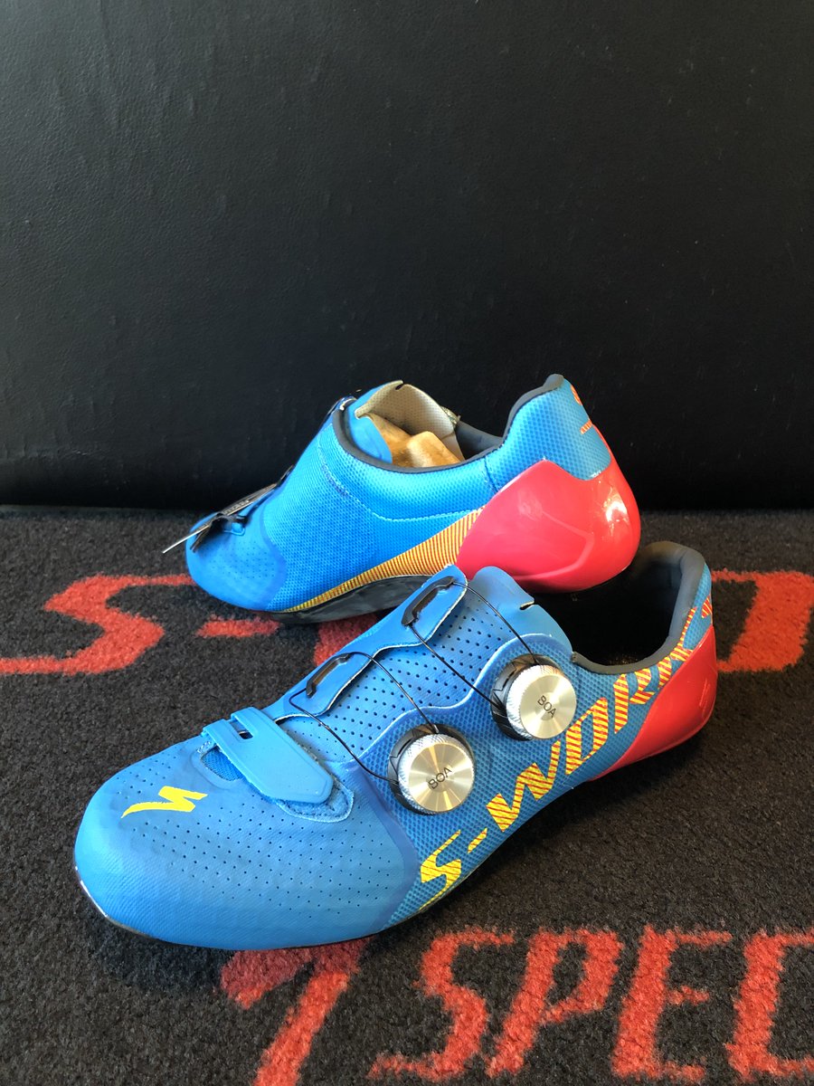 Endurelife_corp's tweet photo. 【S-Works 7限定カラーあります！】
メーカー限定カラーのBASICS(41)とBLK/ROCKET RED(42)が各1足ずつ在庫ございます。
店頭にてご試着可能ですので、お気軽にお問い合わせください！
https://t.co/6q6pweygle

#sworks7 #specialized #スペシャライズド https://t.co/nsSBk7mumu