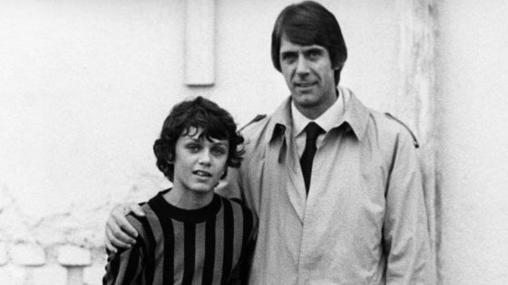 rossonerinewsid's tweet photo. Pernah ada yg denger dulu Alex Ferguson mau bawa Paolo ke MU tp ditolak mentah2 sama Cesare, bahwa dirinya di Milan, anaknya jg akan tetap di Milan https://t.co/6JG76P4wLC