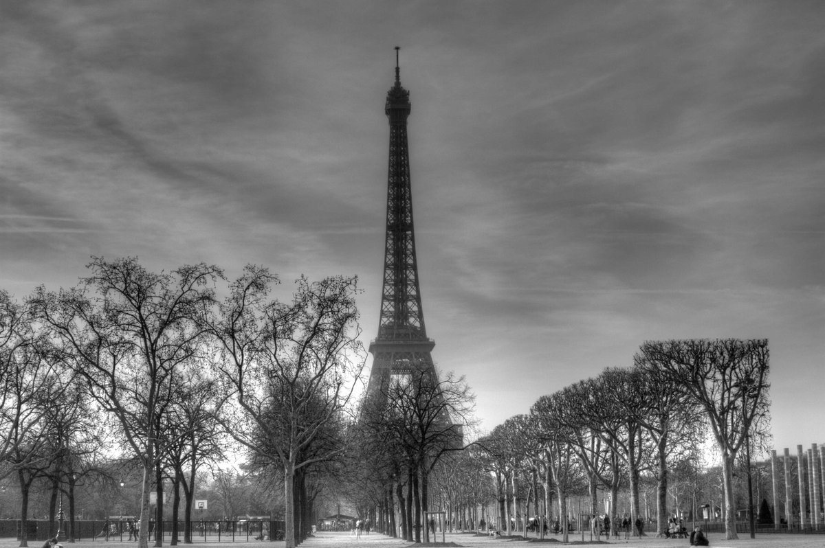 ... Il Est Cinq Heures, #Paris  S'éveille, Paris se lève ...  #JacquesDutronc #explorefrance #parisjetaime #tourisme #visitfrance #FranceVacation #Francemagique #Toureiffelle #EiffelTower #Monument #Patrimoine #Jmlpyt #photography #Gettyimagescontributor