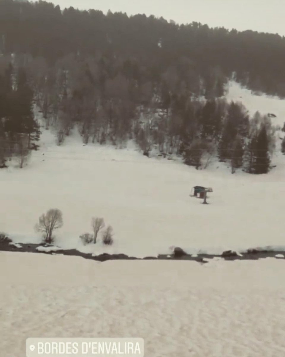 Meteo_Pyrenees's tweet photo. Pols d’ #andorra aquest matí sable saharien en Andorre 🇦🇩 📷 @nwpowderdays ce matin https://t.co/jZZ9x2vUjU