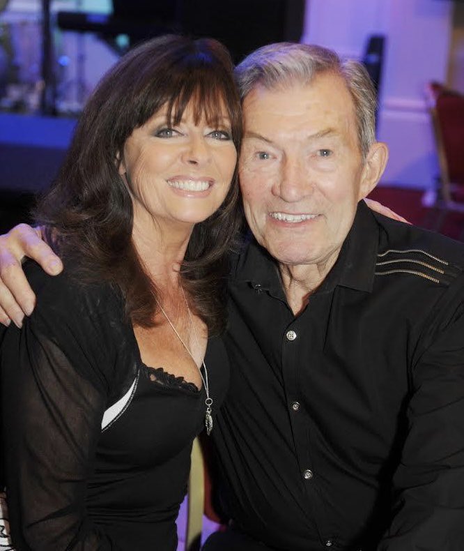 vickimichelle's tweet photo. Happy birthday to fabulous Dave Berry. Always so lovely to see him, such a super bloke. Have a brilliant day. #DaveBerry #TheCryingGame #LittleThings #MemphisTennessee #AllThereIsToKnow #PopStar https://t.co/dHse1SNqyf