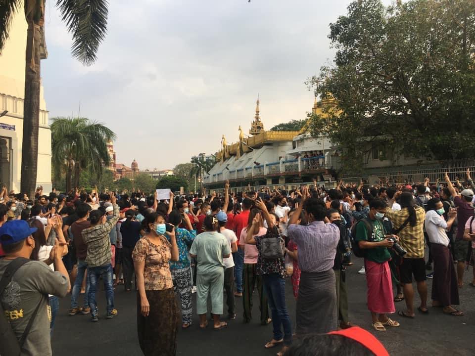 Ko_Naing1348's tweet photo. Sue Lay Pagoda Yangon Myanmar ( February 6 ) #WhatishappeninginMyanmar
#Coup6Feb
#FightForDemocracy
#AdminJ #KDramaCraziesMyanmarFan #CivilDisobedience_movement https://t.co/HIPtZlA2rS