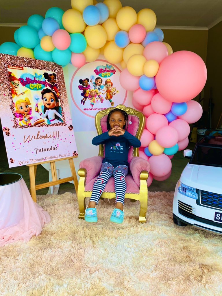 NdawonyeEvents's tweet photo. Drive By Birthday Party 🥳 #KiddiesParty #TeaParty #Ndawonye #balloongarland #Pinkcub #birthday #GirlTalkZA #Fourways #EventsPlanner #BabyGirl
WhatsApp us on 27 60 693 4760 https://t.co/NRTTBaEieh