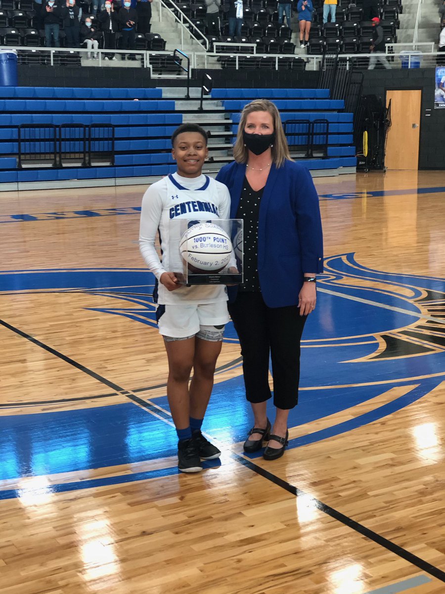 Junior Guard , #21 Amyria Walker joins the distinguished 1000 point club. Congratulations, we are proud of you!