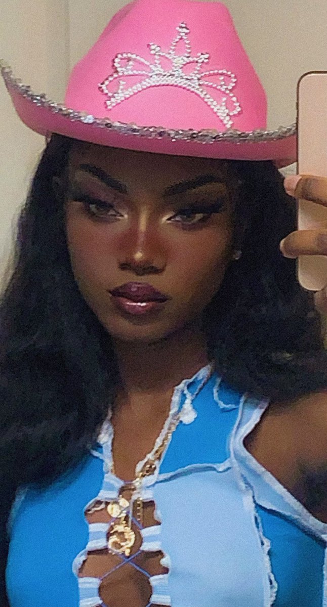 DASILVAdakid's tweet photo. Fit + Face = Served. https://t.co/mgoG9KDnsd