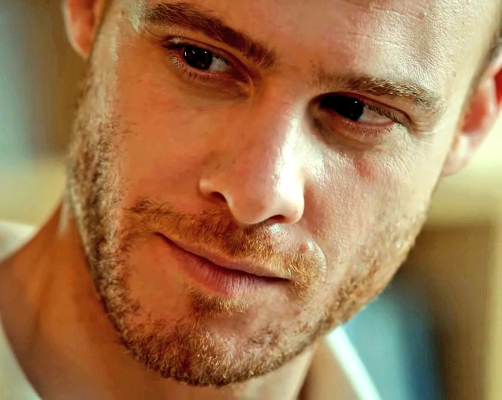 LoperzDuque's tweet image. Está mirada ya decía tanto sin decirle nada a su hada 🧚‍♀️❤️💥#Confirmamos ke estabas hasta las trancas Serkan Bolat🔥🔥🔥

#KeremBürsın @KeremBursin 
#SenÇalKapımı #EdSer #HanKer