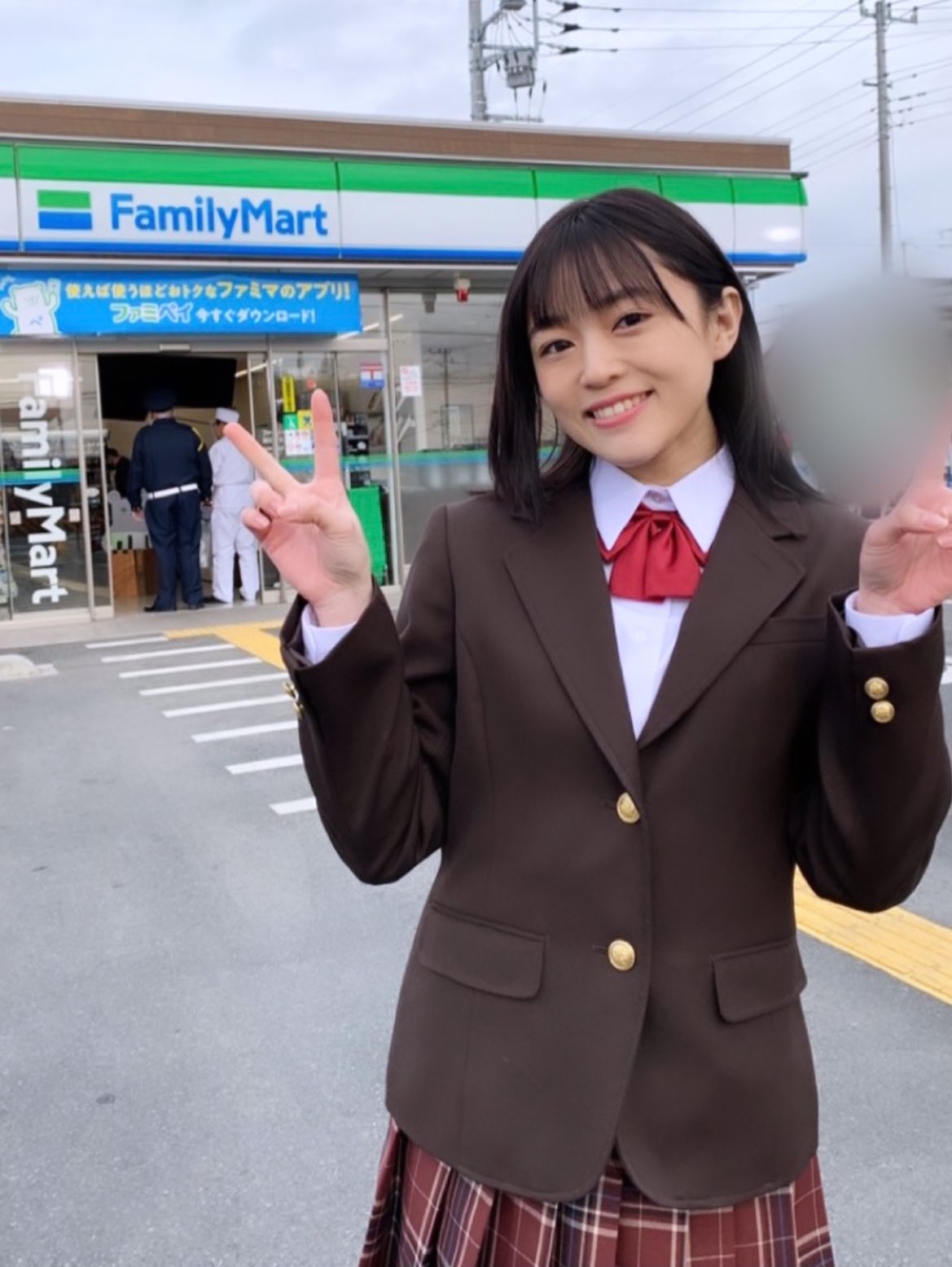 若井友希 I Ris お知らせです ファミリーマートさんの新cmにひょこっと出演させて頂いております 高校生役でノリノリで踊ってます笑 もう気づいてる方が沢山いて嬉しい限りです 笑 みんなでファミマのアプリ ファミペイ 活用しましょう 若井友希 I Ris お知らせです ファミリーマートさんの新cmにひょこっと出演させて頂いております 高校生役でノリノリで踊ってます笑 もう気づいてる方が沢山いて嬉しい限りです 笑 みんなでファミマのアプリ ファミペイ 活用しましょう