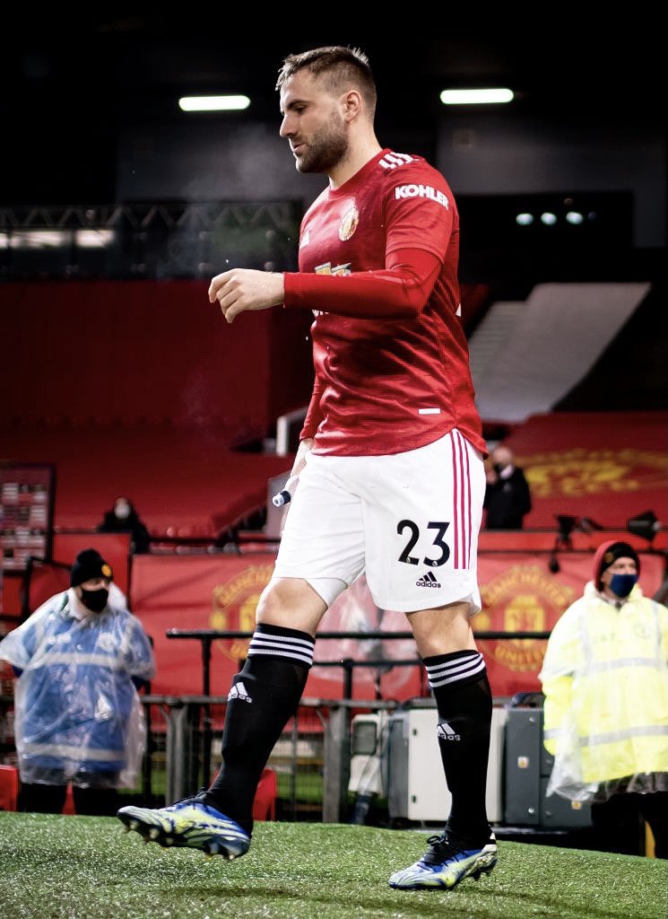 The Resurgence of Luke Shaw!"Best Left back in the Premier League"1 - Shaw aggressively closes down Salah.2 - Wins the tackle!3 - Plays it into Pogba.4 - Pogba into Rashford.Fantastic! #MUFC