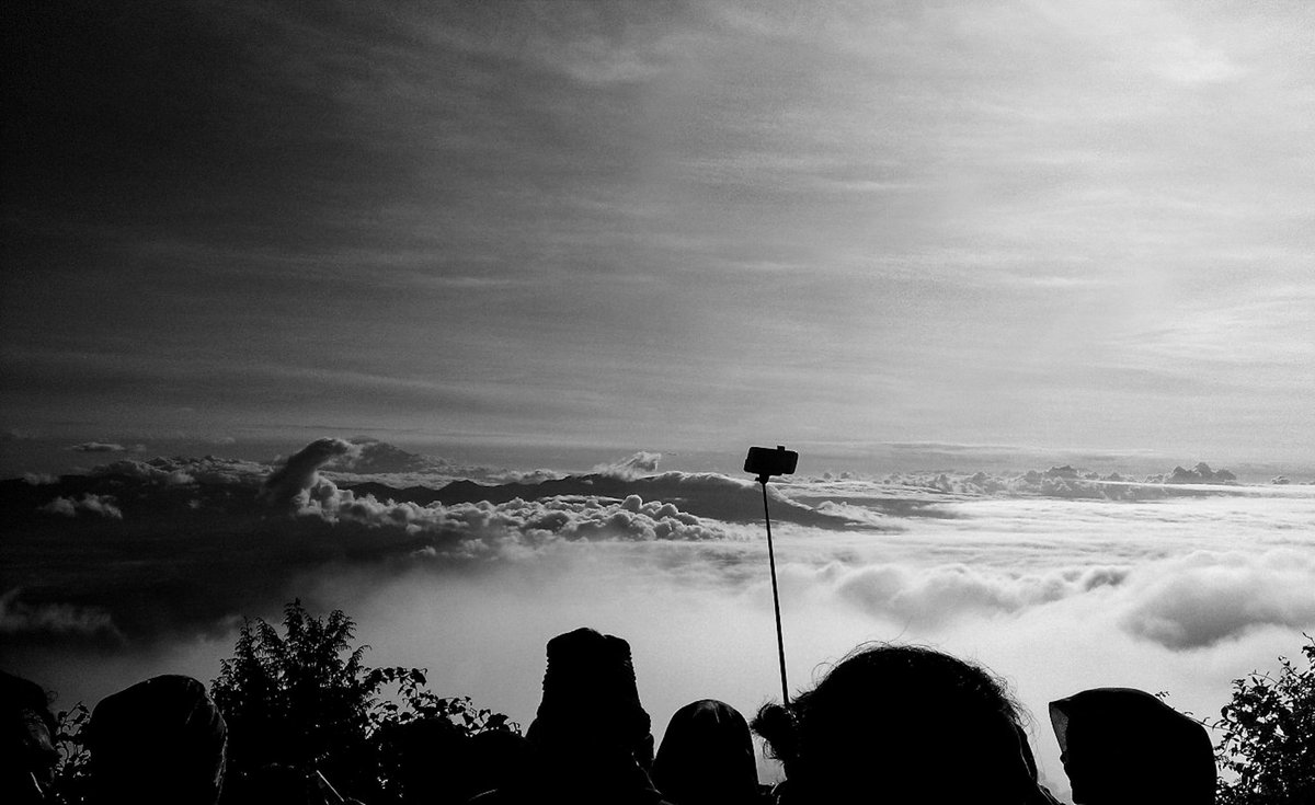 Foto terakhir terasa begitu spesial, karena hanya menggunakan kamera iPhone, tidak kalah kualitasnya dengan foto 1, 2, dan 3 yang menggunakan kamera Fujifilm saat itu.

I called it ‘The selfie hunter’.

Gunung Prau, Dieng - Wonosobo,
Circa Desember 2016.

<a href="/govoes/">Govinda Rumi</a>