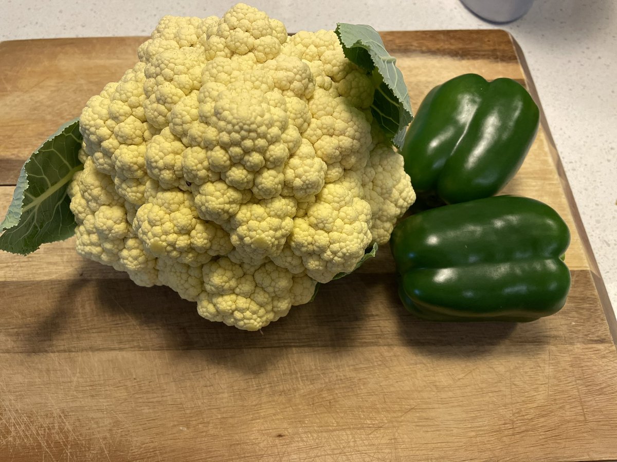 surfgrom185's tweet photo. @BanksOnLoafers @AskRobinhood @RobinhoodApp @RobinhoodApp can’t trade, so you’ve forced me to farm #cauliflower #peppers https://t.co/LdzahvsRHz