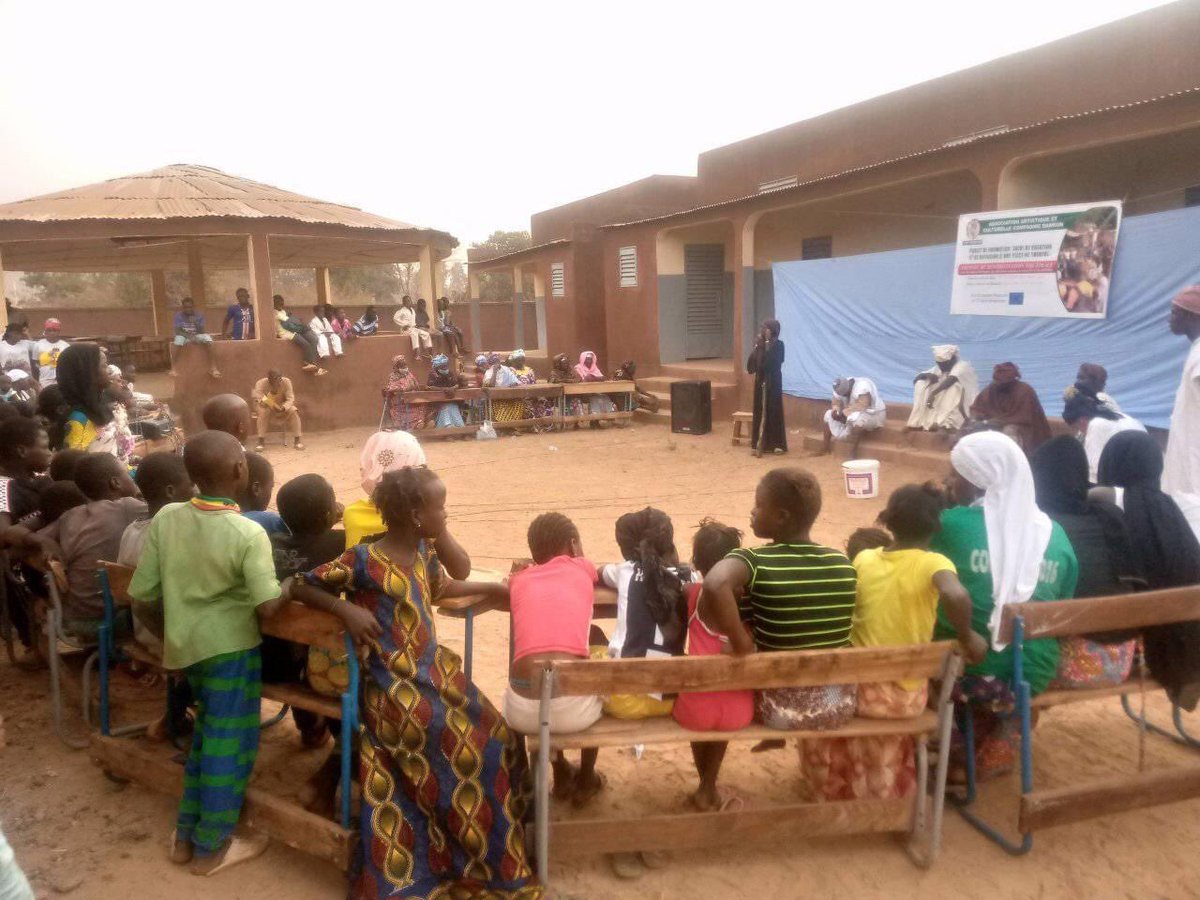 unis_diversite's tweet photo. La CIE #DANKUN poursuit sa tournée de sensibilisation sur les enjeux de la paix, de la sécurité et la cohésion sociale. 🤝Après #Kambila, retrouvez les aujourd’hui à #Kati en face de la maison des anciens combattants à 16h ! Une Action #UnisDanslaDiversité soutenue par @UEauMali https://t.co/H8YVCWJ497