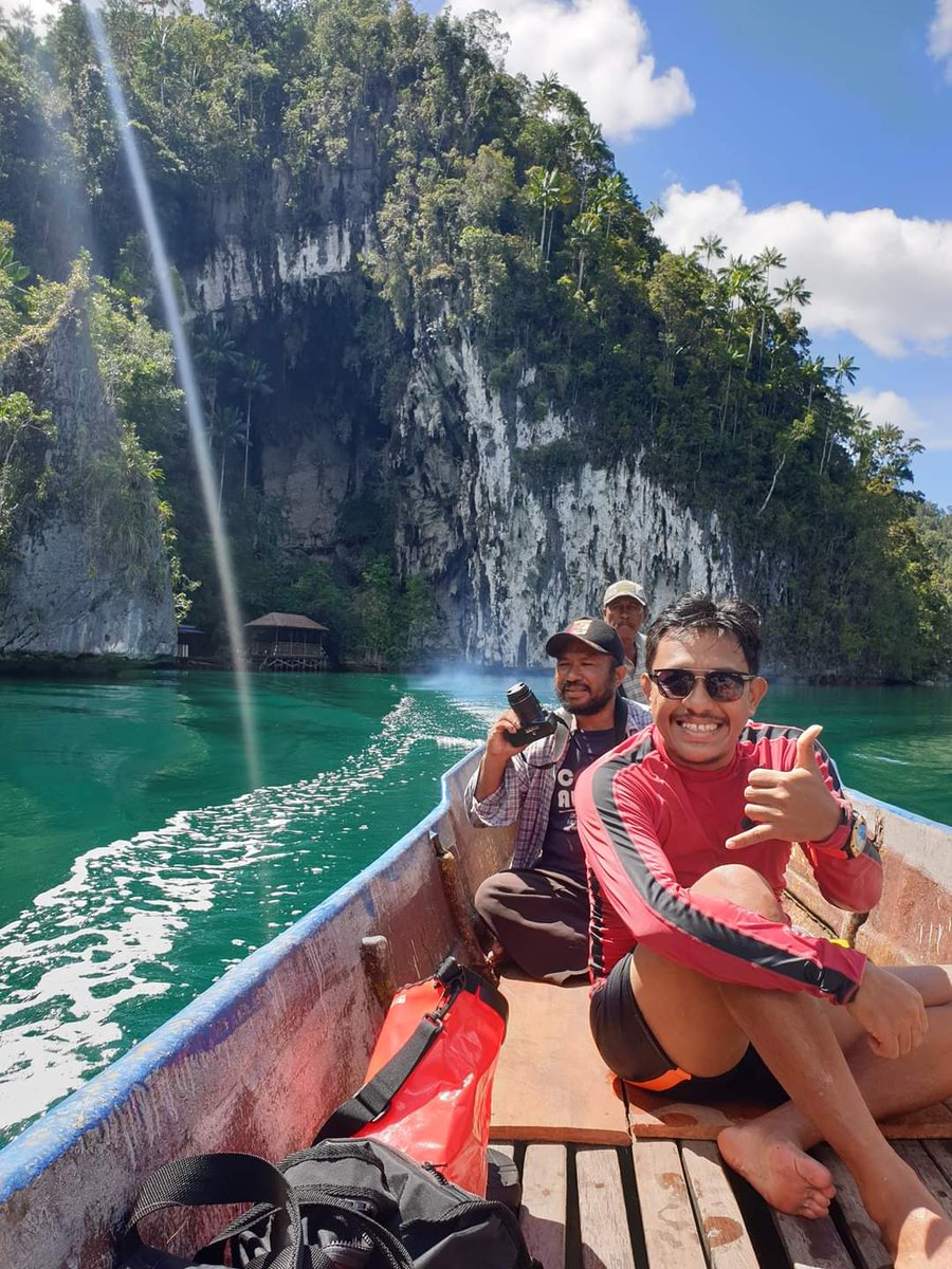 Fatra00493945's tweet photo. Bukti Kebesaran Sang Pemilik Alam terlukis &amp; terlihat  Rapi diatas Goa Kramat, Pulau Misool Kab. Raja Ampat Tanah Papua. https://t.co/QxgavfaXEx