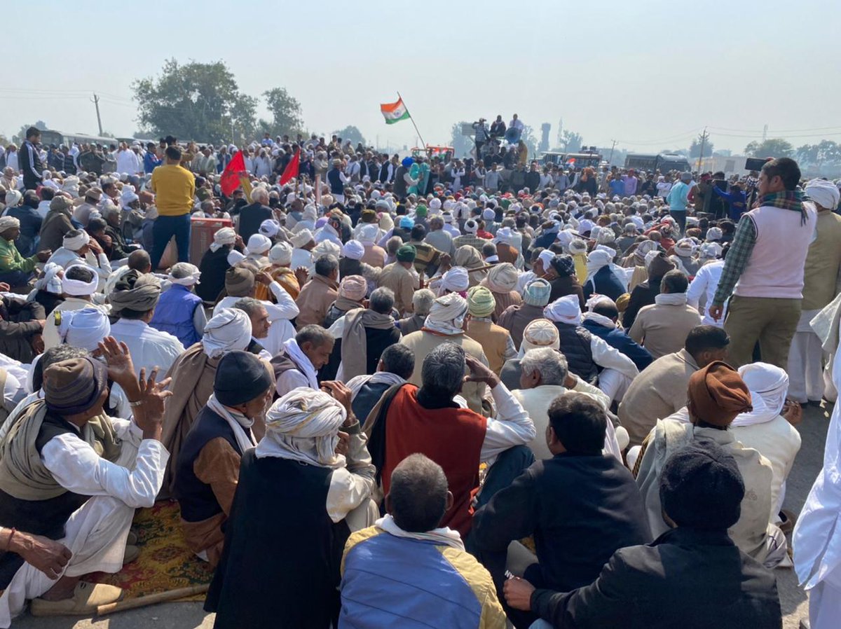 Pravinsinh_inc's tweet photo. We stand with the power of the people. 
Democracy is being tested today. 
Jai Hind. 
#ChakkaJam 
#StandWithFarmers 
#IndiaSupportsChakkaJaam 
#आज_चक्का_जाम_रहेगा https://t.co/BG9SZ4iGun