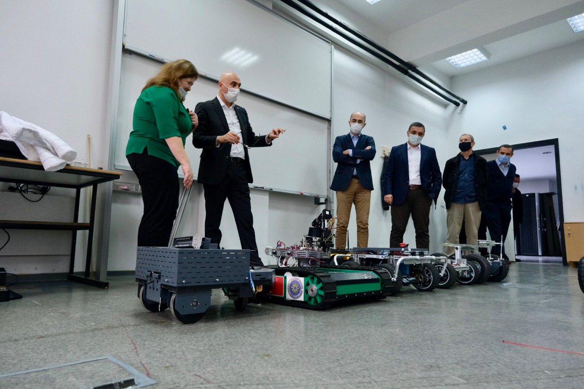 proftameryilmaz's tweet image. Bilgisayar Mühendisliği Bölümümüzde Doç. Dr. Sırma Yavuz ve Dr. Erkan Uslu liderliğinde, Gömülü Sistemler ve Robotik Laboratuvarı’nda otonom robotlar ve sürü simülasyonu projeleri yürütülüyor. Üretken ve çalışkan ekibi kutlarım.
#YTÜDijitalTeknolojiler
#ARGEdeLiderYTÜ