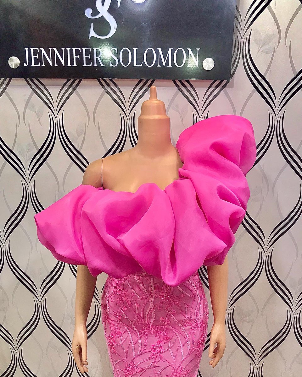 J_solofficialNG's tweet photo. HI PINKYππππ
Custom made for a Beautiful Woman .
#JenniferSolomon #JSWoman #JS #Fashion #Style #TailorsinLagos #Nigeriandesigner https://t.co/fcggMcWAvO
