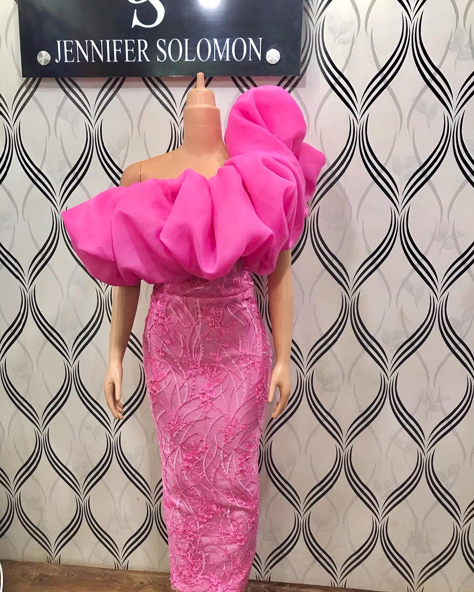 J_solofficialNG's tweet photo. HI PINKYππππ
Custom made for a Beautiful Woman .
#JenniferSolomon #JSWoman #JS #Fashion #Style #TailorsinLagos #Nigeriandesigner https://t.co/fcggMcWAvO