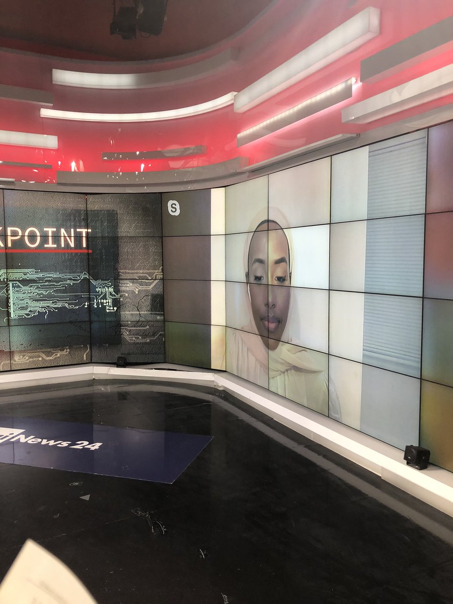 veronicaRAN24's tweet photo. A #Checkpoint focus sulla #Somalia: lo stallo delle elezioni e il ruolo delle potenze regionali con @fededonelli e le memorie e il ruolo della diaspora raccontate da #SurerMohamed, che a questo ha dedicato il poscast #OnThingsWeLeftBehind @msapia24 @RaiNews https://t.co/dZ8LpP5BRF