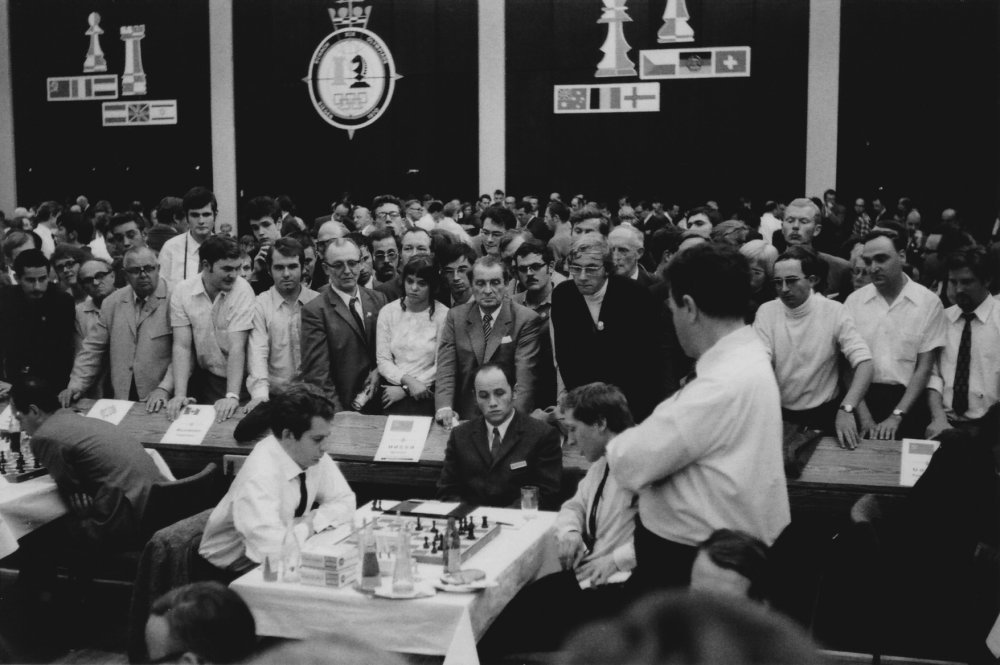 Douglas Griffin on X: The 4th Capablanca Memorial (1965): Bobby Fischer's  moves were relayed via telex from the Marshall Chess Club to the 'Habana  Libre' hotel, where they were made by José