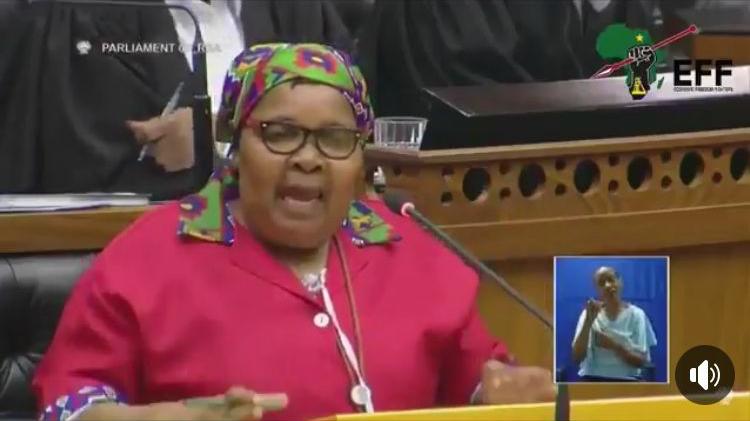MbeleBobo's tweet photo. ๐๐Wavele wangivimba wathi ufuna ngijoyine iqembu @EFF Ngimthandani Mam #Ntomboโโโ
@Julius_S_Malema
@makumbi_k2
@FloydShivambu
@MbuyiseniNdlozi
#RIPMadisha
#ZumaAppreciationDay
#ZumaMeetsMalema
Beyonce
#stopforcingthings https://t.co/hk9CdcqrDV
