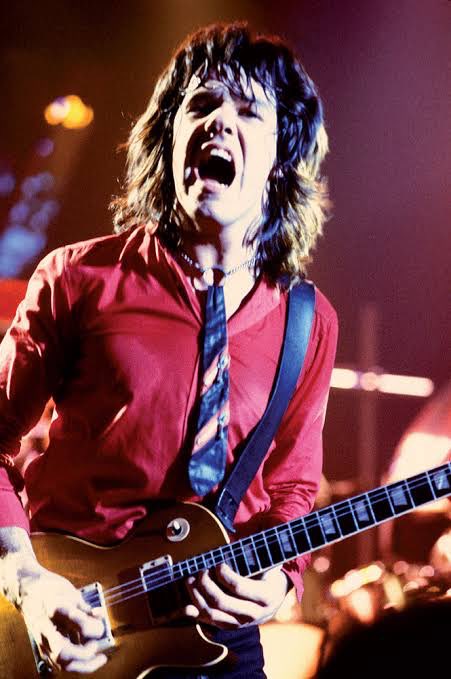 SoundBites_Rock's tweet photo. Remembering GARY MOORE, who passed away 10 years ago today, on 6 February 2011. 🙏

I’ve still got the blues for you. 🎶💙
https://t.co/xr99fcDcv0

#GaryMoore #RememberingGaryMoore #ThinLizzy #SkidRow #GForce #hardrock #heavymetal #blues #rock #musiclegend https://t.co/YQeIWuu59K