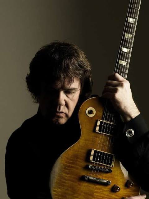 SoundBites_Rock's tweet photo. Remembering GARY MOORE, who passed away 10 years ago today, on 6 February 2011. 🙏

I’ve still got the blues for you. 🎶💙
https://t.co/xr99fcDcv0

#GaryMoore #RememberingGaryMoore #ThinLizzy #SkidRow #GForce #hardrock #heavymetal #blues #rock #musiclegend https://t.co/YQeIWuu59K