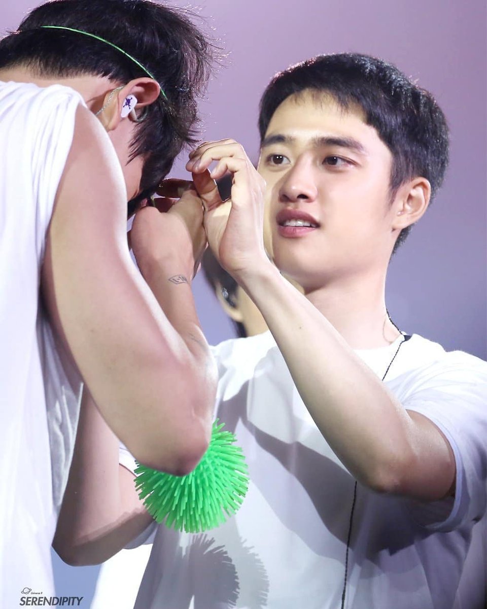  Dumb Things (3) - Paul Kelly The Dumb and Dumber series: Finale. When Kyungsoo isn't ignoring Chanyeol's craziness, he is ACTIVELY participating and helping. These two are hilarious on stage. Doing the weirdest things and making the most of the time they have together.