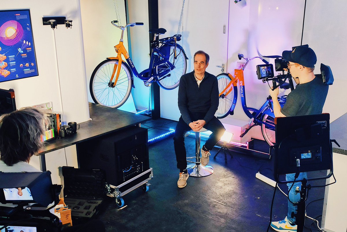 De OV-fiets van <a href="/NS_online/">NS online</a> , al enkele jaren makkelijk te vinden op stations door heel het land en daarmee voor vele mensen hun eerste aanraking met deelmobiliteit. We spraken af met bedenker <a href="/ronaldh/">Ronald Haverman</a> om te praten over hoe dat gegaan is!🚲📱#Mobiliteit #Deelmobiliteit #OV