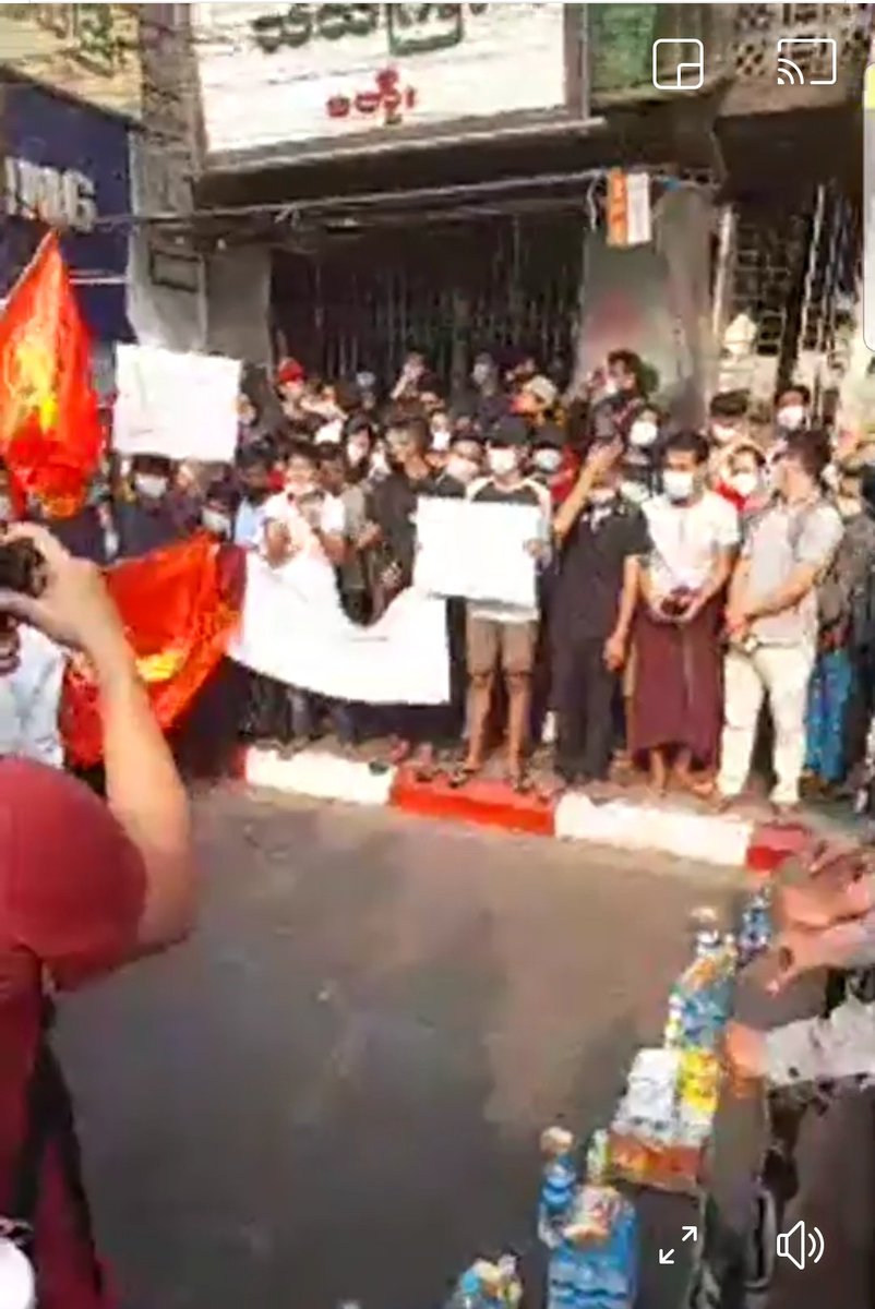 MayWongST's tweet photo. #Myanmat citizens asking police deployed, almost pleading with them to be on side of citizens and saying if they're not, their children, future generation will suffer. This while giving water/food to police mobilised as protesters oppose #militarycoup #whatishappeninginmyanmar https://t.co/Z79jLwNm9K