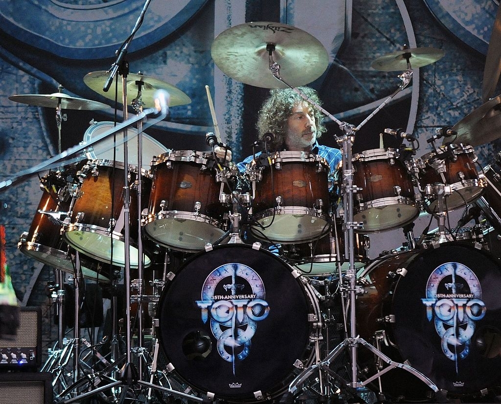 Happy Birthday to Simon Phillips who turns 64 years young today 