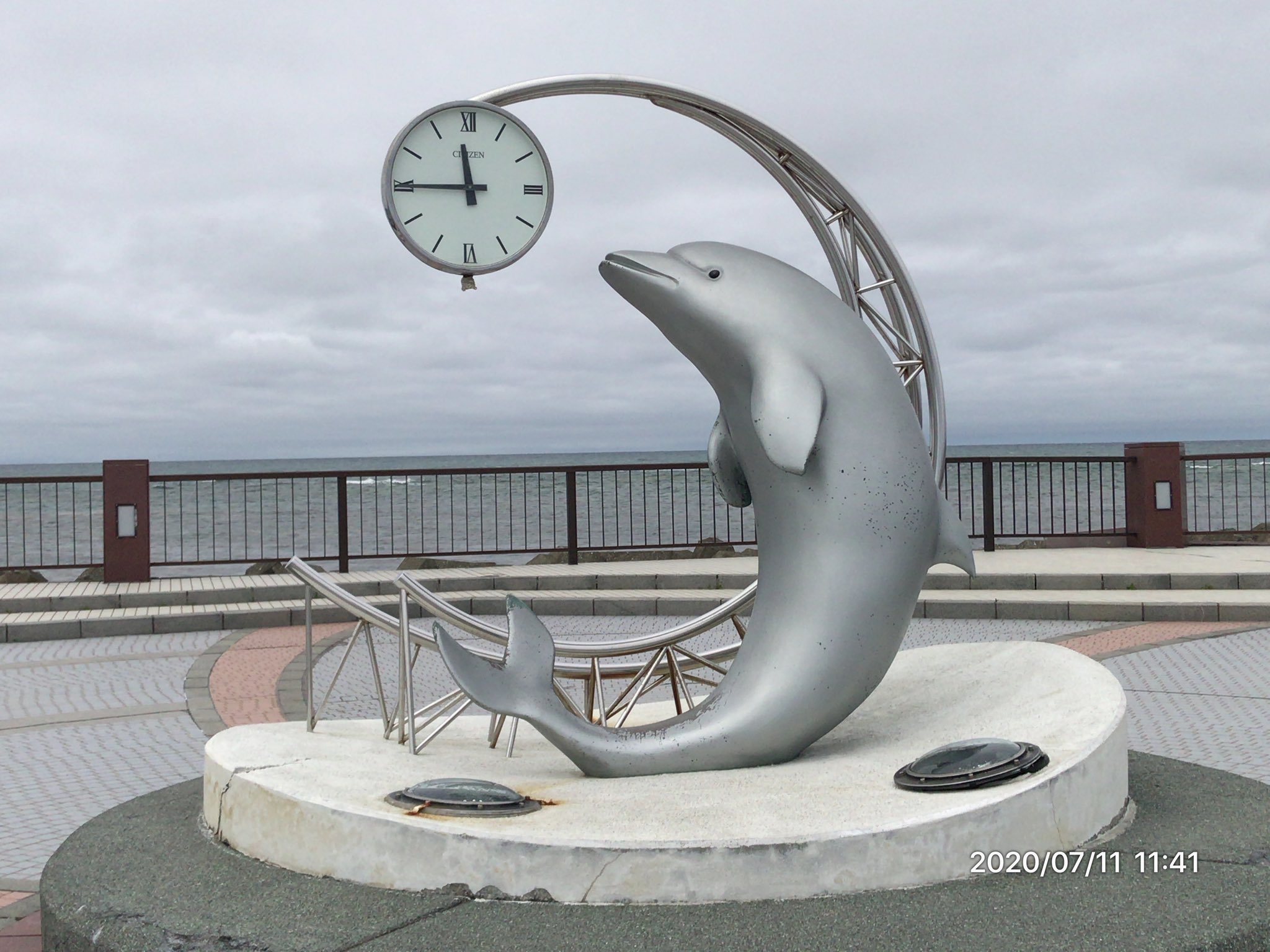 Mao 本日の旅行写真はこちら128 曇天模様のノシャップ岬からイルカのモニュメント 宗谷岬よりは少し南に位置する模様 夕日は絶景らしい 7 11 稚内市ノシャップ岬 T Co Mgcoqgzqi1 Twitter