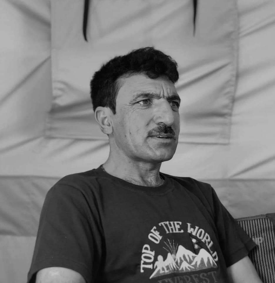 PakistanAzm's tweet photo. Two helicopters of Pakistan Army have started Search and Rescue mission to locate the three missing climbers Ali Sadpara, John Snorri and Juan Pablo at K-2. 
The three climbers have lost contact for over 30 hours of their final attempt to summit K-2. #K2, #PakistanArmy, #Aviation https://t.co/hjYGbFGI96