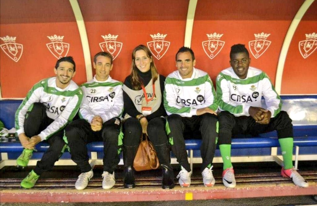 AsierCotelo's tweet image. 📺 Esta semana he podido hablar con @claras26, periodista navarra y aficionada al #RealBetis. 

Así vivió el partido del pasado lunes ante #Osasuna.

asiercotelo.com/2021/02/05/la-…