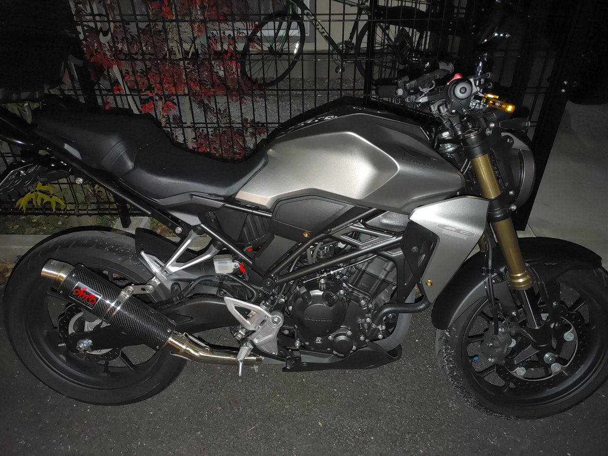 Cb250r K 今日の弄りは レバー交換 フェンダーレス化 グリップヒーター修理 タンクカバー外すのは簡単だけど 取り付けるのに苦労するから暫く外したくないな ぁ