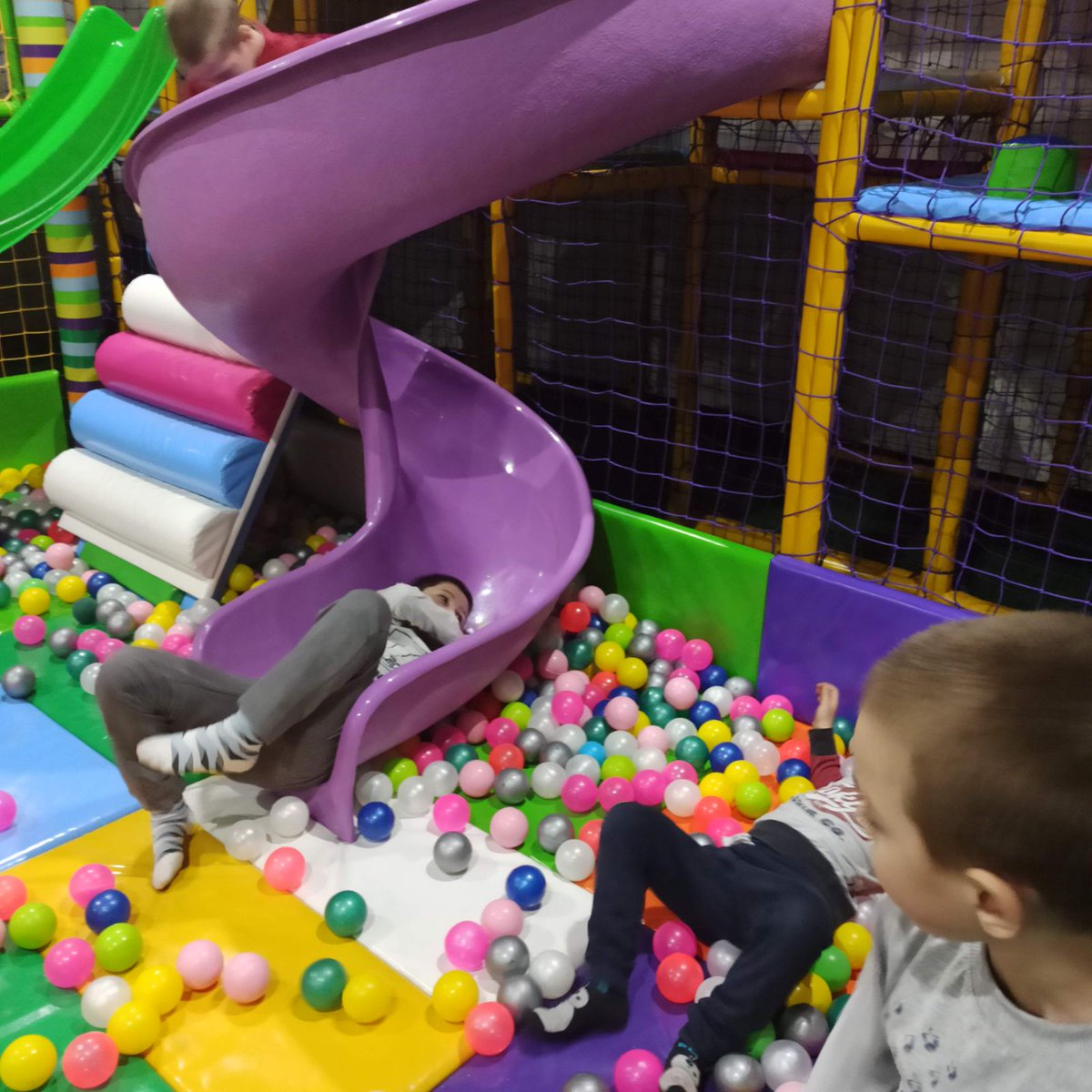 Novo druženje u igraonici Kids park Vršac,koji nam tri puta nedeljno omogućava prostor da se naši mališani igraju i uče 💙♥️🥰