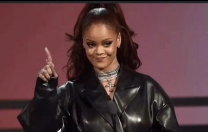 कंगना पूरी जिंदगी नाच कर के उतना नही कमा पाएगी 
जितना #Rihanna ने लॉकडाउन में दान किया है