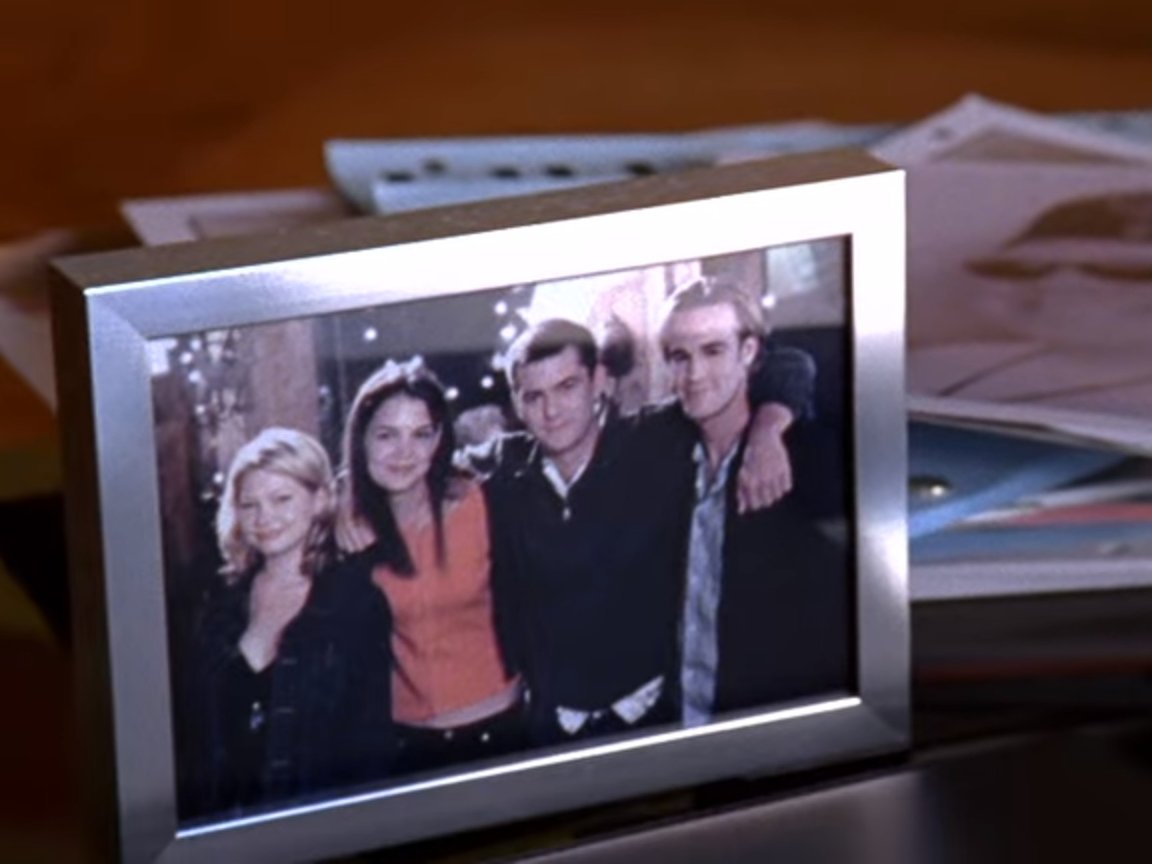 look i get why they did this because they're the core four but photoshopping andie and jack out of the picture is so aksdajsdklajsldk LIKE WAS THERE REALLY NO PICTURE OF THE FOUR OF THEM???