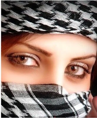 حسبي الله على اللي اخترع عيد الحُب؛ الحين من وين اجيب 150 هدية😶💔؟، 🤓