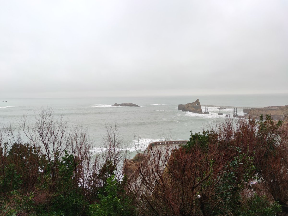 Calticom64's tweet image. Et on souhaite la bienvenue aux vacanciers qui arrivent en Basquie aujourd'hui ! Soyez rassurés, vous aurez soleil pour la route du retour ! #Biarritz #Paybasque 😋