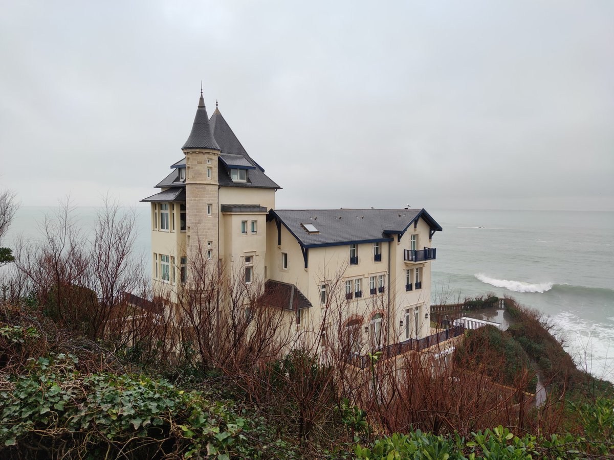 Calticom64's tweet image. Et on souhaite la bienvenue aux vacanciers qui arrivent en Basquie aujourd'hui ! Soyez rassurés, vous aurez soleil pour la route du retour ! #Biarritz #Paybasque 😋