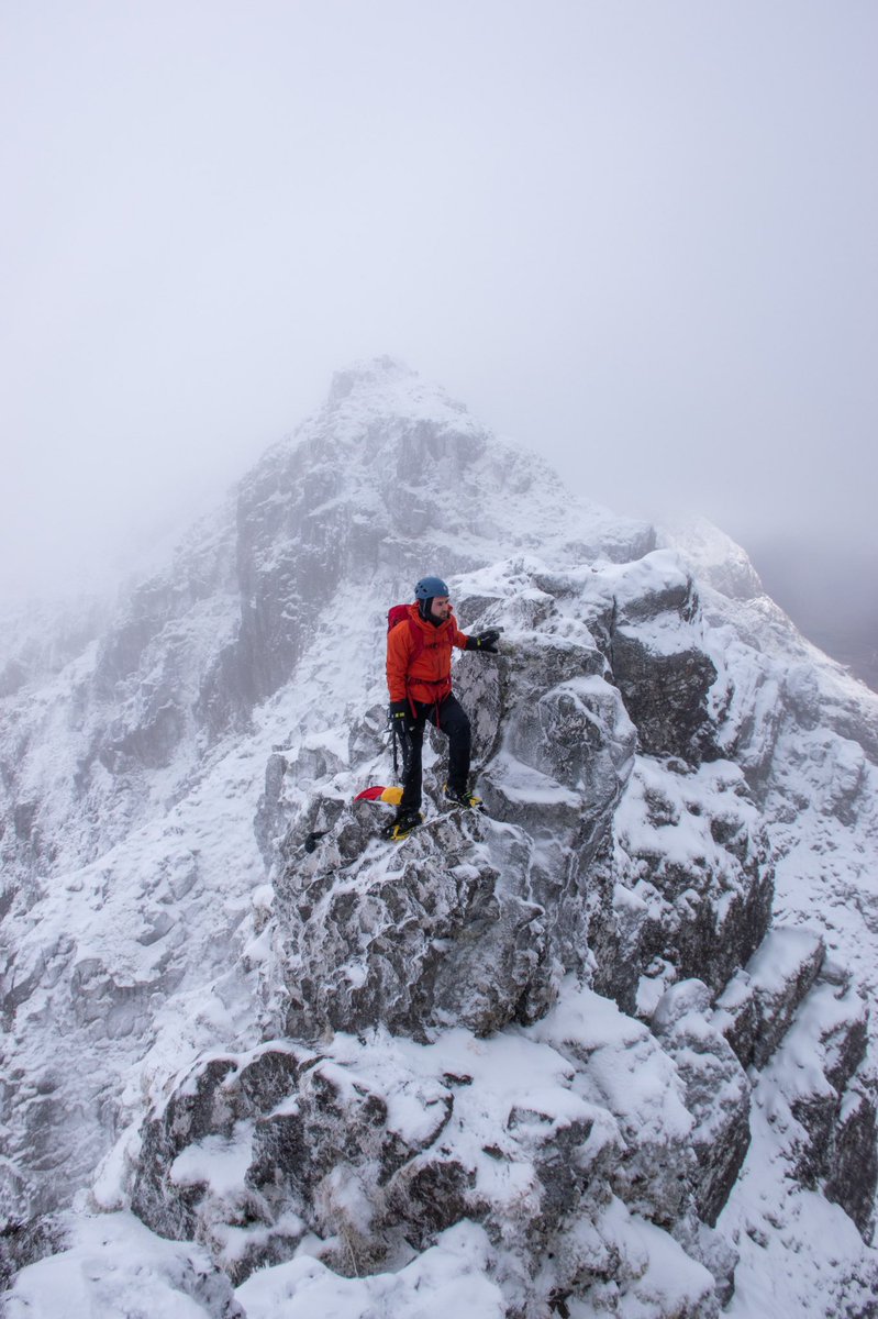 The Pinnacles, Aonach Eagach Ridge! ⛏🏴󠁧󠁢󠁳󠁣󠁴󠁿 #scotland #mountaineering #scotspirit #mytiso #adventure #mountains #thinkwinter #glencoe #getoutside #photography #ScotlandIsNow #mountains #moveyourworld #scottishwinter #winterclimbing
