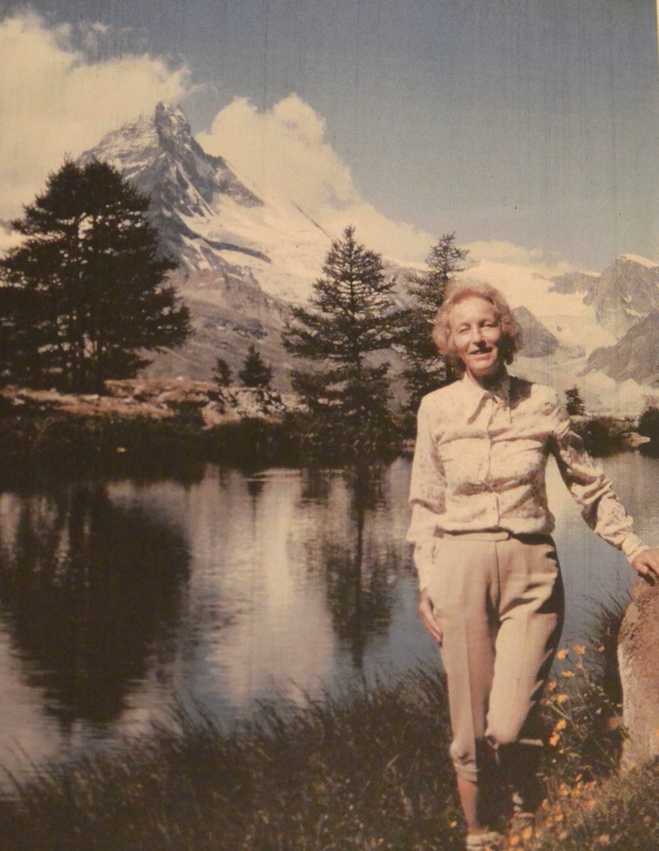 En 1968, l’avocate Annie Dutoit devient la 1ère femme à présider le Conseil communal de #Lausanne. Son ascension politique nous est racontée par sa fille Arlette, sous la plume de Laurine Jobin, à l’occasion des 50 ans du droit de vote des femmes en 🇨🇭.
⏩bit.ly/3cMkXM3