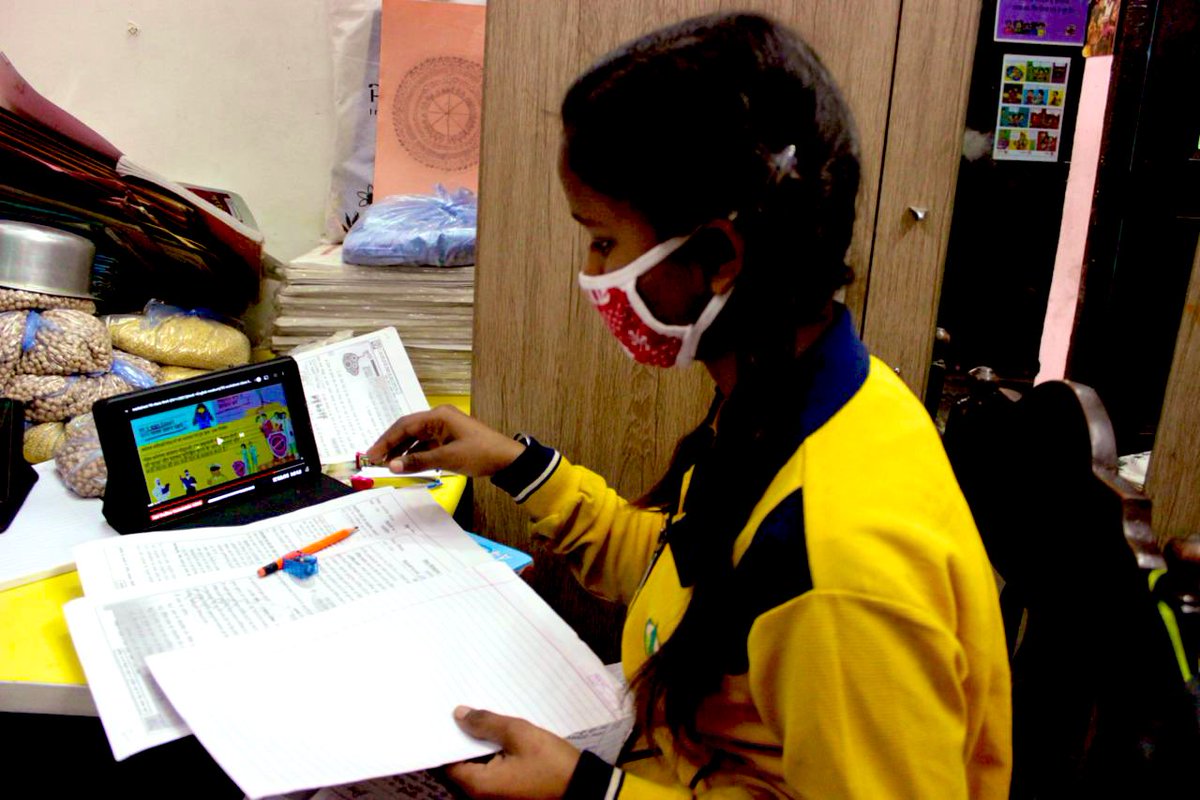 Girls at our centers handcrafting an aquarium for school science assignments #Delhi. First generation learners, parents daily wage workers. All they needed was access to #digital devices to continue their #education. Their teachers at school are excellently guiding them online 🙂