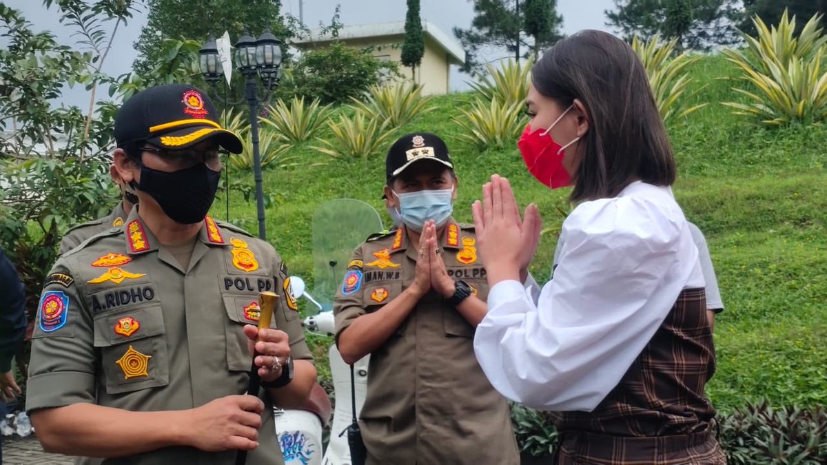 Satpolpp_bgrkab's tweet photo. Sabtu, 06 Februari 2021, Tim Satpol PP Kabupaten Bogor telah melaksanakan Sidak ke Lokasi Syuting Ikatan Cinta wilayah Gunung Geulis. 
@bogorkab @adeyasinn @satpolppjabar @BogorDiskominfo @bpbd_kabbogor https://t.co/VoIuO0wMEA