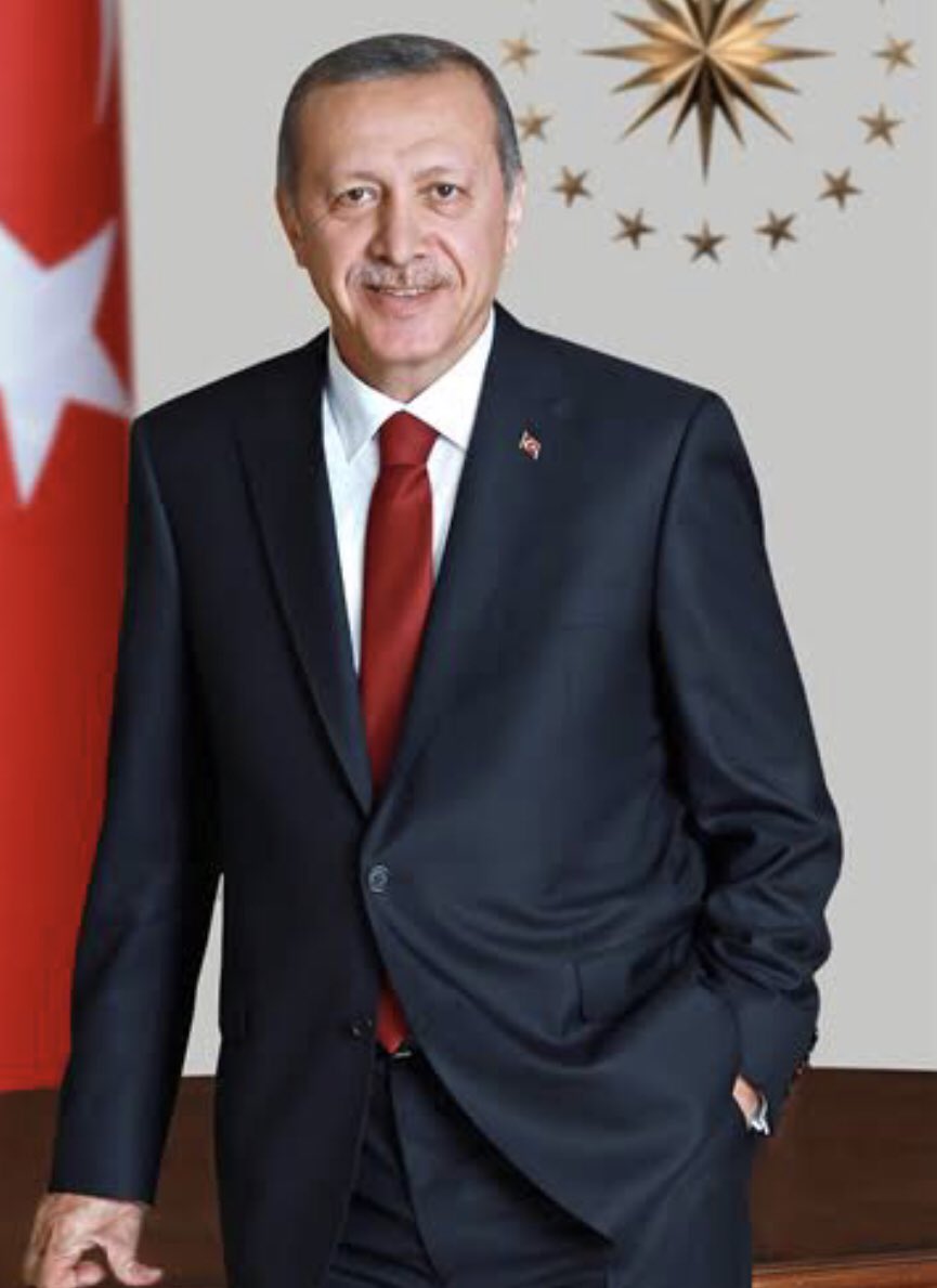 Büyük ve güçlü Türkiye davasında,

Mazlumların yaralarına merhem olma savaşında,

Yetimlerin, öksüzlerin yüzünü güldürme yarışında,

Hakk’ı ve hakikati savunma mücadelesinde

#ErdoganınYanındayız.